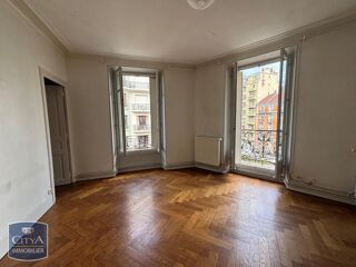  Appartement à louer 3 pièces 81 m²