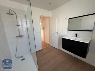  Appartement à louer 4 pièces 124 m²