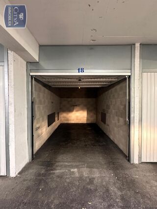  Parking / Garage � louer 