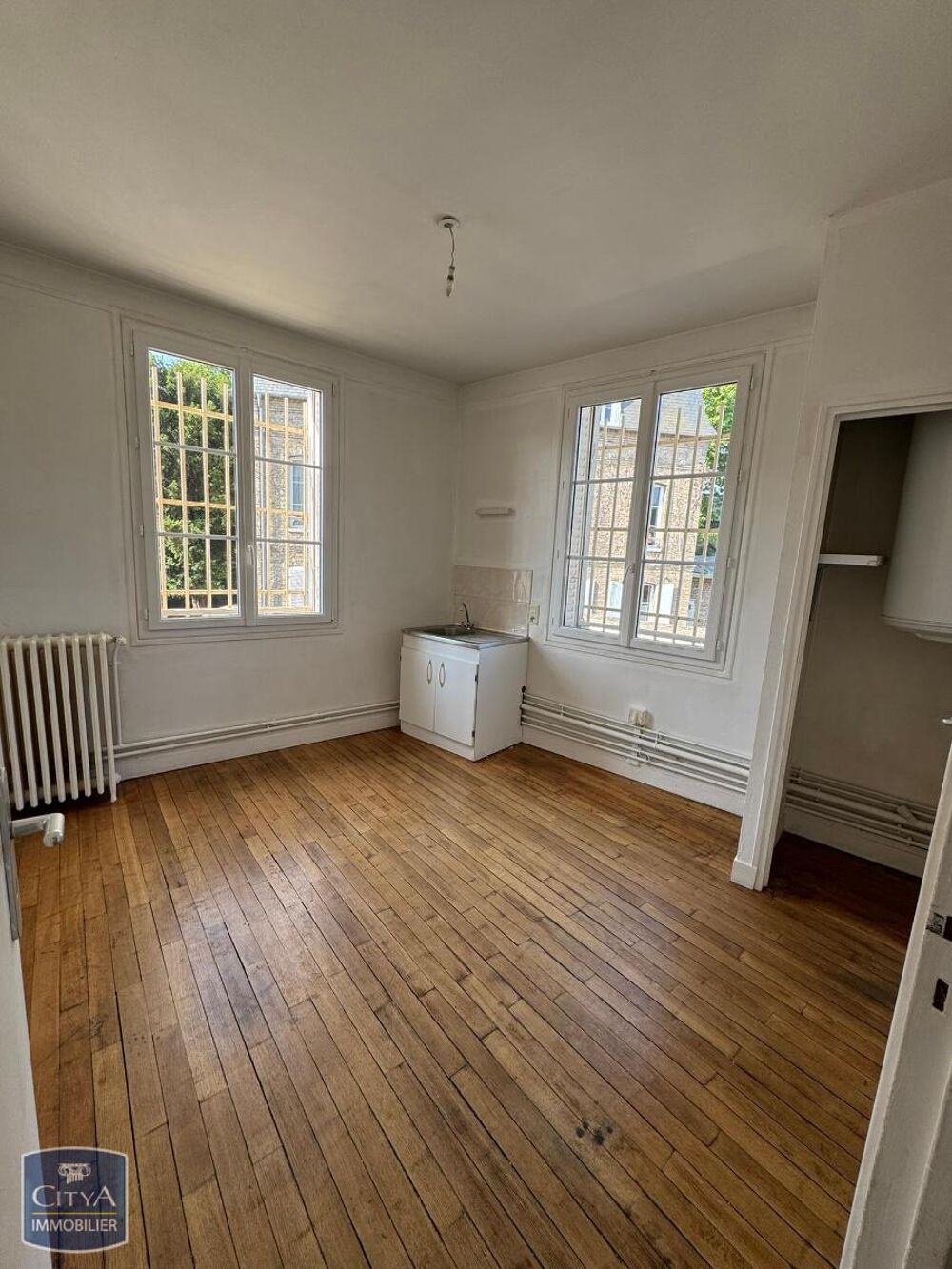 À LOUER : Appartement T2 à Les Andelys, 27700. Découvrez....