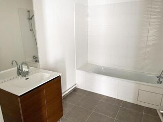  Appartement à louer 3 pièces 64 m²