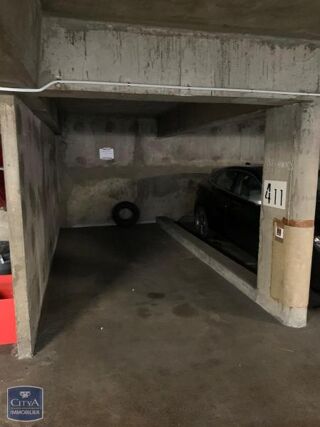  Parking / Garage à louer 
