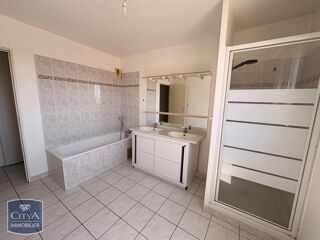  Appartement à louer 3 pièces 84 m²