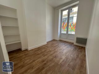  Appartement à louer 2 pièces 32 m²