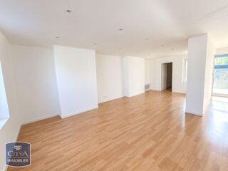  Appartement à louer 4 pièces 124 m²