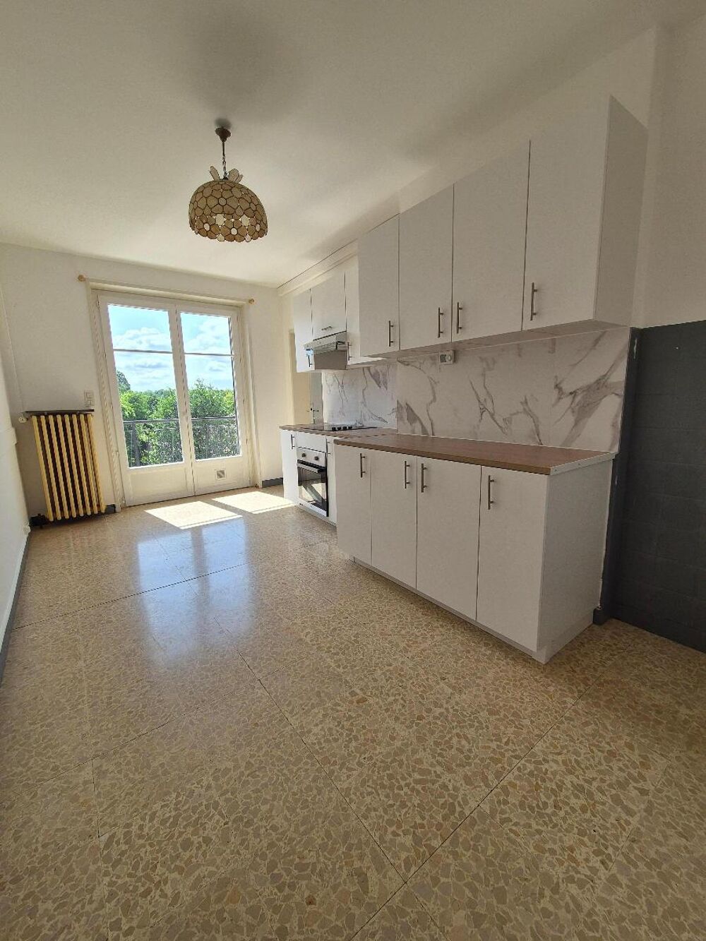 location Appartement - 4 pièce(s) - 165 m² Pont-de-Vaux (01190)