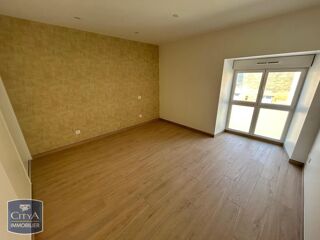  Appartement à louer 3 pièces 96 m²