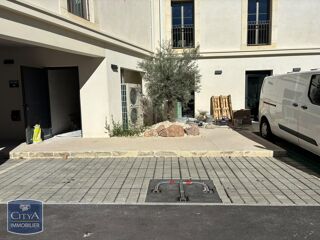  Parking / Garage à louer 