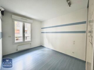  Appartement à louer 3 pièces 77 m²