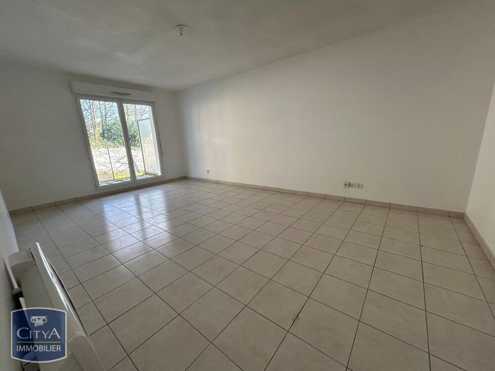 À LOUER : Découvrez cet appartement rénové T2 situé dans....