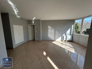  Appartement à louer 4 pièces 156 m²