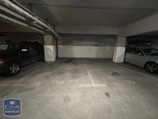  Parking / Garage à louer 10 m²