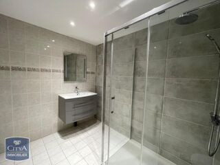  Appartement à louer 4 pièces 137 m²