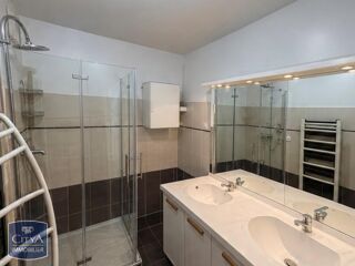  Appartement à louer 3 pièces 81 m²