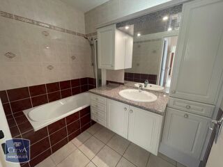  Appartement à louer 4 pièces 87 m²