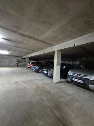 Parking / Garage à louer 