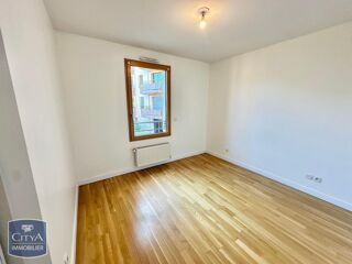  Appartement à louer 4 pièces 94 m²