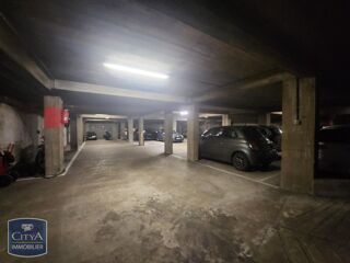  Parking / Garage à louer 