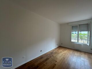 Appartement à louer 5 pièces 122 m²