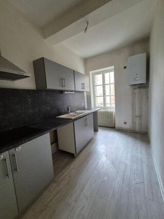  Appartement à louer 3 pièces 80 m²