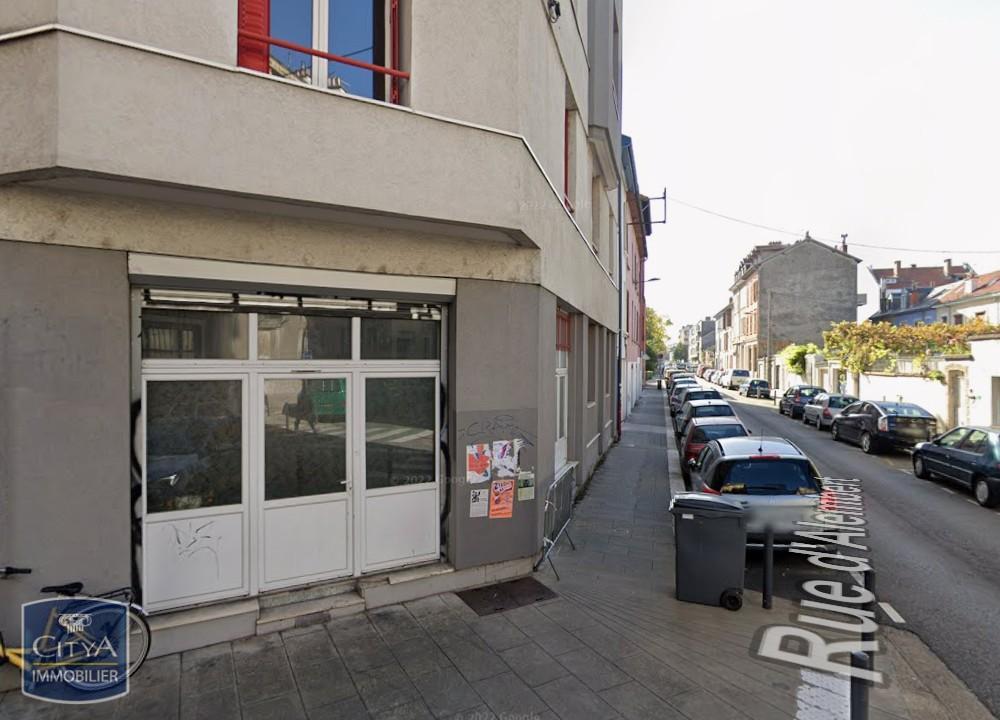 À LOUER : Appartement T1 à Grenoble, situé dans un quart....