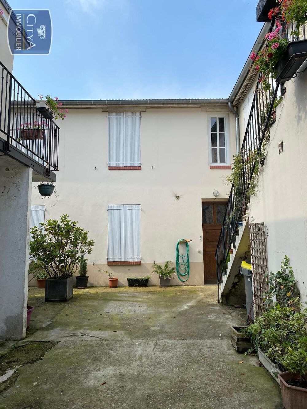 À LOUER : Appartement T1 à Soisy-sur-Seine. Ce bien immo....