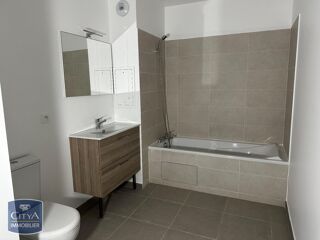 Appartement à louer 4 pièces 79 m²