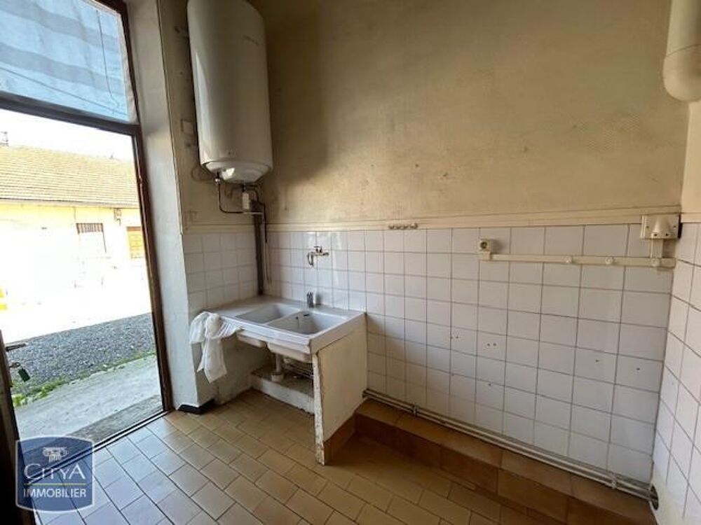 À LOUER : Appartement T2 d'environ 66 m² situé à Charvie....