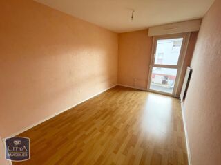  Appartement à louer 4 pièces 83 m²