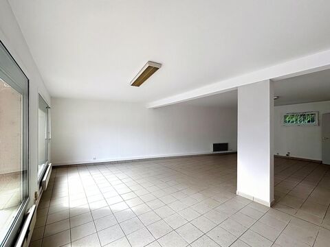 &Agrave; LOUER Nous vous proposons un local commercial situ&eacute;... 610 25460 Etupes