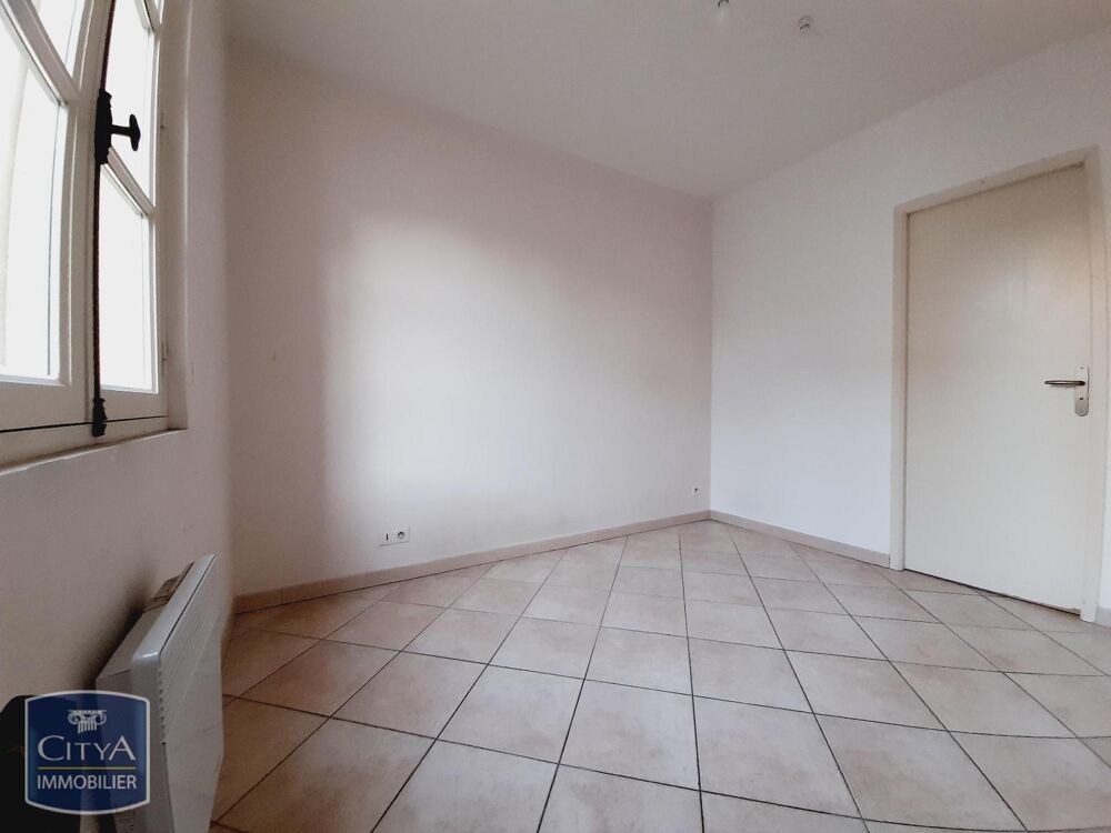 À LOUER ! Découvrez cet appartement T4 situé en centre v....