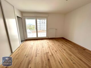  Appartement à louer 4 pièces 91 m²