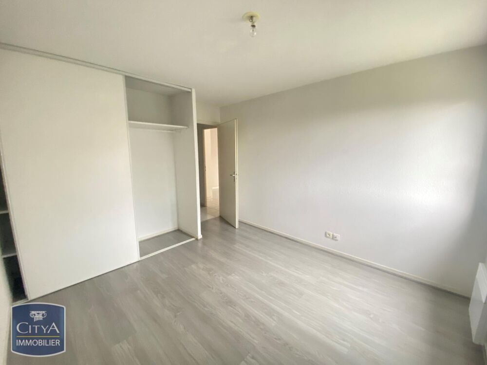 APPARTEMENT T2 AVEC BALCON EN REZ DE JARDIN À louer : à ....