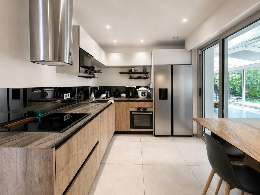 Agréable villa de plain-pied sans travaux avec piscine -....