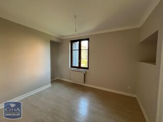  Maison à louer 6 pièces 131 m²
