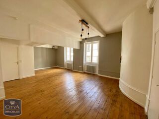  Appartement à louer 4 pièces 97 m²
