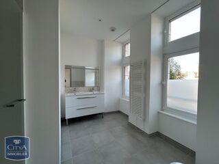  Appartement à louer 4 pièces 122 m²