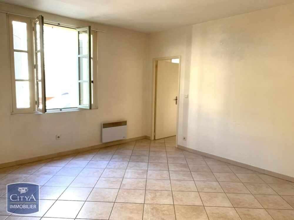 À LOUER ! Découvrez cet appartement T4 situé en centre v....