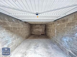  Parking / Garage à louer 