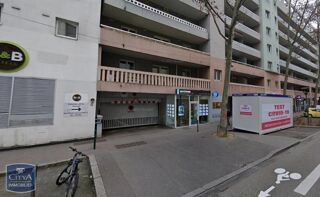  Parking / Garage à louer 