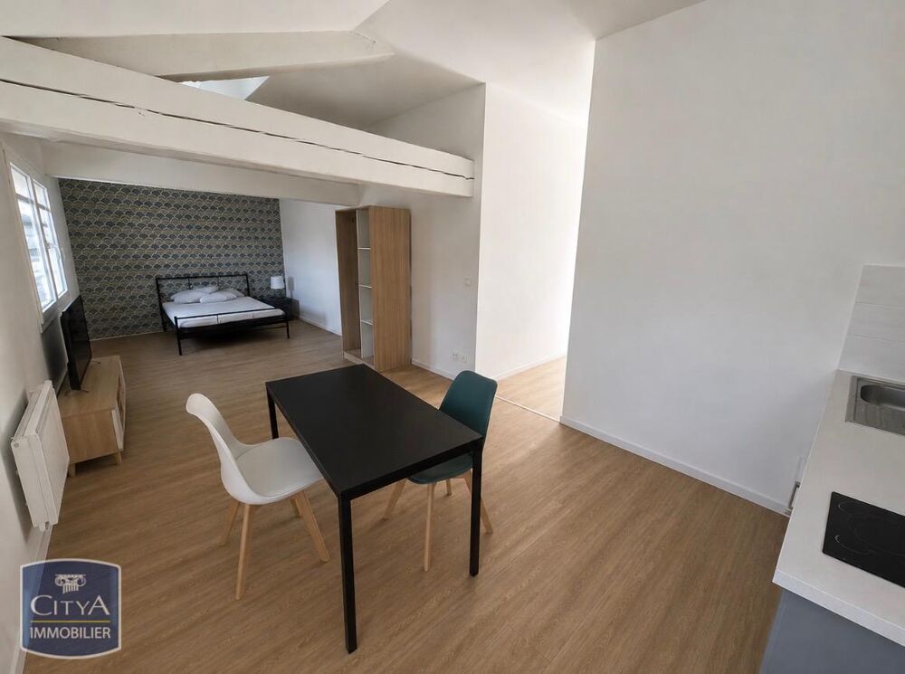 A louer grand studio meublé de 30m². Situé dans le vieux....