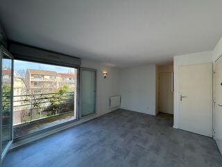  Appartement à louer 2 pièces 33 m²