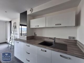  Appartement à louer 5 pièces 116 m²