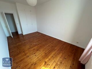  Appartement à louer 4 pièces 150 m²