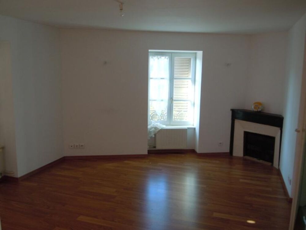 Appartement T4 situé 352, rue Carnot à MACON, comprenant....