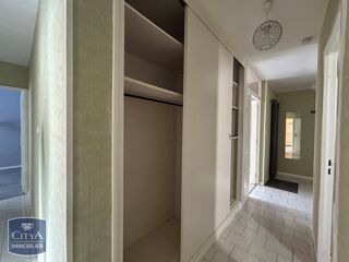  Appartement à louer 4 pièces 74 m²