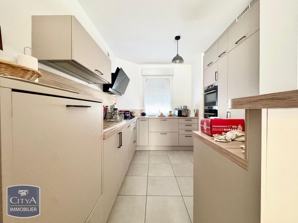À LOUER : Appartement récent T3 à Nîmes, situé dans le q....