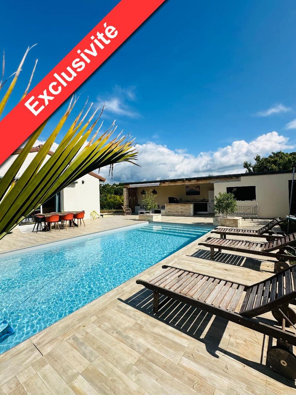 Cette villa de 136 m² F5, limitrophe par la rue entre Sa....