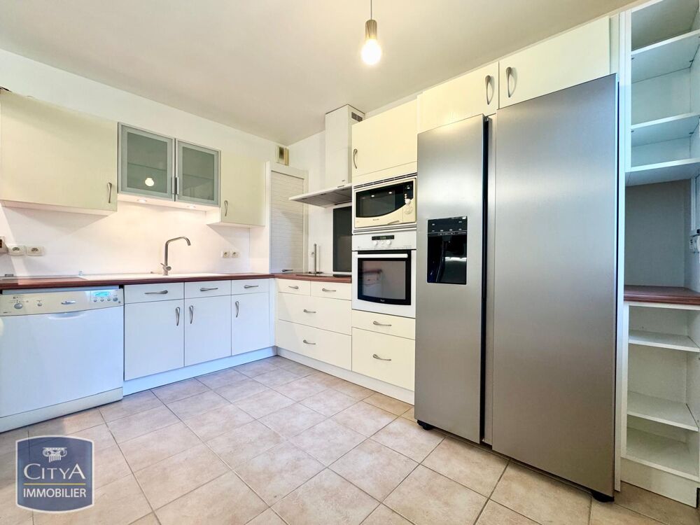 À LOUER : Appartement T3 meublé avec terrasse et parking....