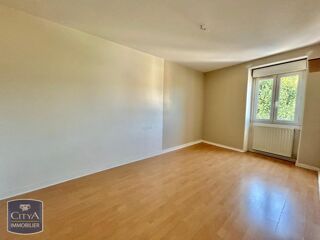  Appartement à louer 3 pièces 80 m²